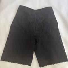 Unused Chandelier short girdle, size 64, black.