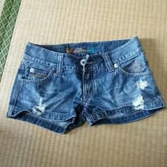 ショートパンツのサムネイル