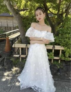 ウエディングドレスのサムネイル