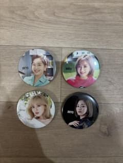 TWICE JIHYO 缶バッジ 4種セットのサムネイル