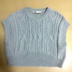 【ほぼ新品】ZARA ニットベスト クロップド丈 ケーブル編みのサムネイル