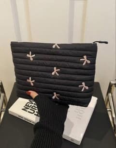 リボン刺繍キルティングポーチのサムネイル