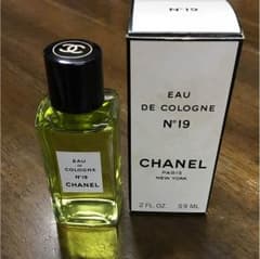 CHANEL 香水No19のサムネイル