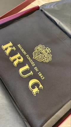 【KRUG TRUSSARDI エプロン ブラック×ゴールド 刺繍 箱付き】のサムネイル