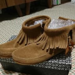 ミネトンカ ショートブーツ フリンジブーツのサムネイル