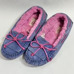 UGG アグ モカシン リボン付き ピンク 23㎝ - メルカリ