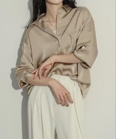 NEUNA ヌナ　ワッシャーサテンシャツ　ベージュのサムネイル