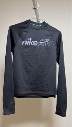 【美品】Nike Air ブラック レディース トレーニングトップス Mサイズのサムネイル