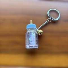 希少　昭和レトロ　哺乳瓶　水色　キラキラ　キーホルダーのサムネイル