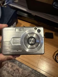 CASIO EXILIM 8.1メガピクセル シルバー　ジャンクのサムネイル