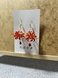 彼岸花のフックピアス/イヤリング✴︎今だけ翌日発送可✴︎のサムネイル