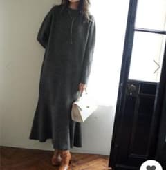 新品☆ふんわり裾切り替えハイネックニットワンピース Pierrotのサムネイル