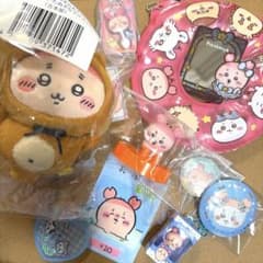 新品　ちいかわ古本屋　たぬきだもんぬいぐるみ＆チャーム10点＋おまけ　まとめ売りのサムネイル
