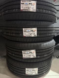YOKOHAMA BluEarth RV RV03 215/60R17 - メルカリ