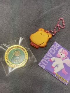 たべっ子どうぶつ キーホルダー メダルピンズ 3点セット かば ゴリラ ペガサスのサムネイル