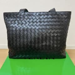 Bottega Veneta イントレチャート トートバッグ ブラックのサムネイル