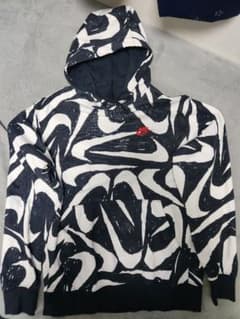 Nike グラフィックパターン パーカー Mサイズのサムネイル