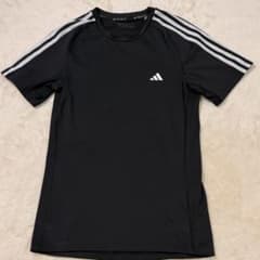 アディダス テックフィット Tシャツ 黒 トレーニングのサムネイル