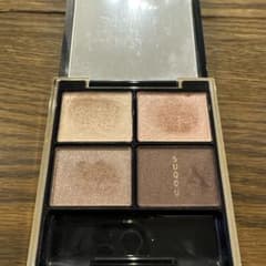 SUQQUのデザイニングカラーアイズ01 優芍薬のサムネイル