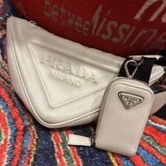 最終値下げ！PRADA トライアングル ショルダーバッグ ホワイトのサムネイル