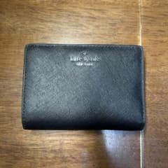【美品】 kate spade ブラック 二つ折り財布のサムネイル