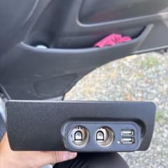 希少レア200系ハイエースUSB USB 増設電源ユニットのサムネイル