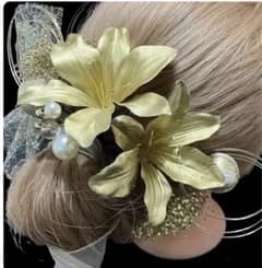 成人式、結婚式ゴールドフラワーコサージュ ヘアアクセサリーのサムネイル