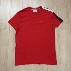 TOMMY JEANS ロゴテープ Tシャツ レッドのサムネイル