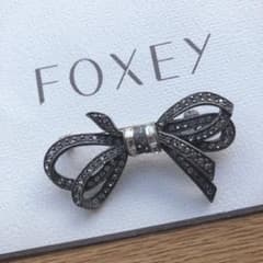 試着のみ♡ FOXEY 大人気 完売 掲載多数 おリボン ブローチ フォクシー