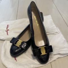 Salvatore Ferragamo ヴァラ パンプス ブラックのサムネイル