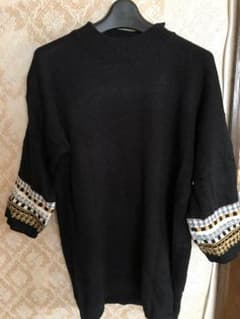 【大人カジュアルスタイルにおすすめ★】袖の刺繍がポイント♩黒ニットワンピのサムネイル