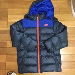 新品✨150㎝ ナイキ ダウンジャケット✨のサムネイル