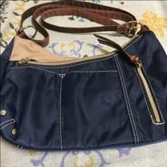 ポケット沢山ショルダーバッグのサムネイル