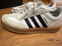 adidas スニーカー ホワイト ブラック ガムソールのサムネイル