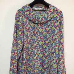 美品ブラウスと、新品同様ジャケットのサムネイル