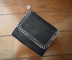 ステラマッカートニー ファラベラ 二つ折り財布 シルバーチェーン 黒のサムネイル