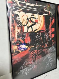 NEE 直筆サイン入りポスターのサムネイル