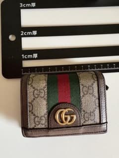 I*0様 GUCCI 折り財布 内側の擦れのみ GUCCI 折り財布 内側の擦れのみ - メルカリ