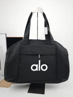 alo yoga ♡ダッフルボストンバッグ♡ ブラック 新品 新品未使用】alo yoga ブラック ダッフルバッグ 大容量 ジム/旅行用