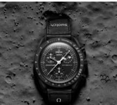 OMEGA x Swatch スヌーピー　ムーンフェイズモデル　黒のサムネイル