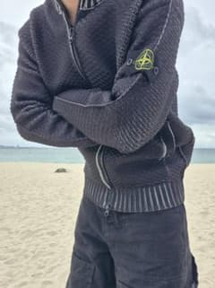 限定【定価26万】STONE ISLAND5100081ジップアップニット新古品のサムネイル