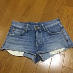 LEEのサムネイル