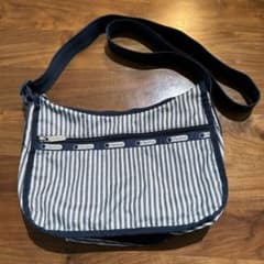 【美品】LeSportsac ショルダーバッグ ネイビーとホワイトのストライプ柄のサムネイル