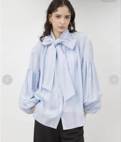 【⭐︎一度着用・美品⭐︎】MilaOwenボウタイ付き袖ボリュームブラウス　0サイズのサムネイル