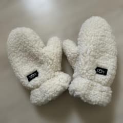 UGG キッズ ミトン 手袋 ホワイト 4-6歳用 - メルカリ