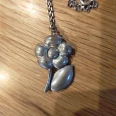 値下げしました！【ORENA】フランス製　 花デザイン ネックレス シルバーのサムネイル