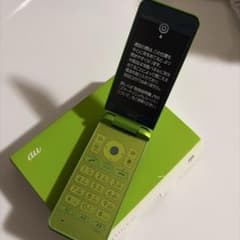 au GRATINA 4G グリーンKYF31 折りたたみ式 - メルカリ
