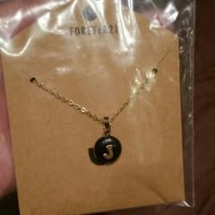 FOREVER21 イニシャルネックレスのサムネイル