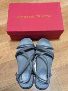 Oriental Traffic グレー サンダルのサムネイル