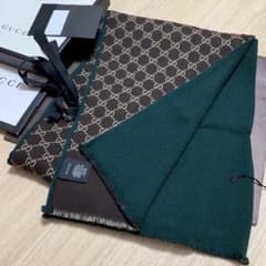 リバーシブル新品❤️GUCCIマフラー❗️国内正規購入◾️箱・紙袋付き‼️グッチマフラーのサムネイル